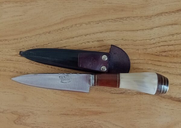 cuchillo cabo marron claro